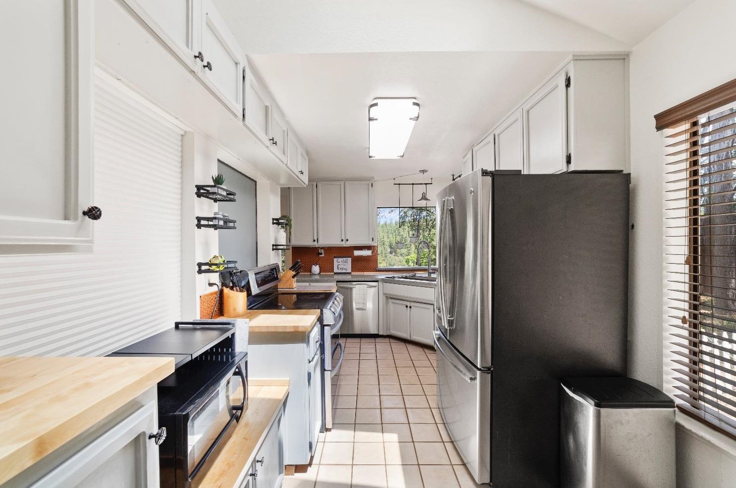 11594 Francis Dr, Grass Valley CA  95949-6675 exterior