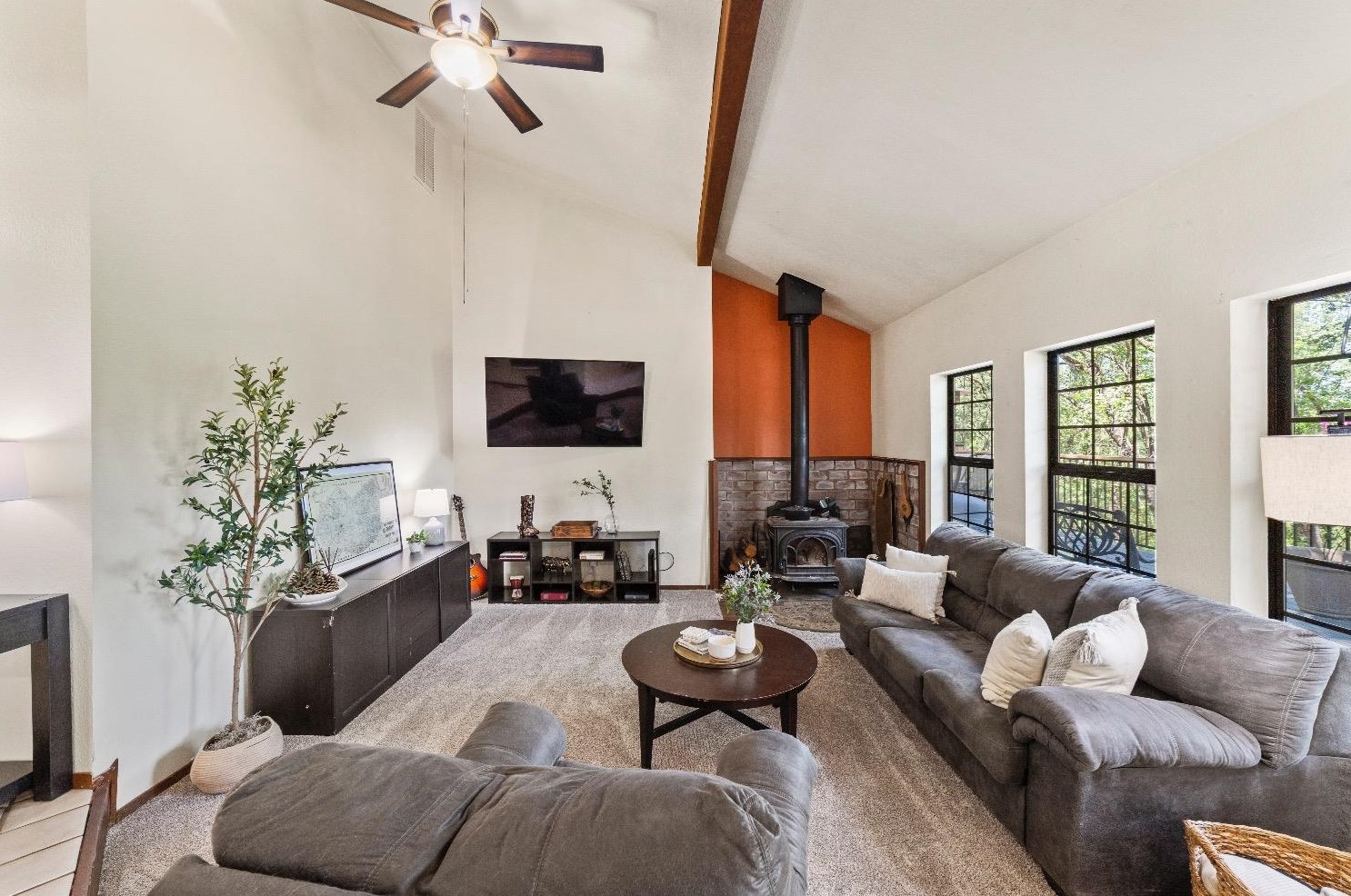 11594 Francis Dr, Grass Valley CA  95949-6675 exterior