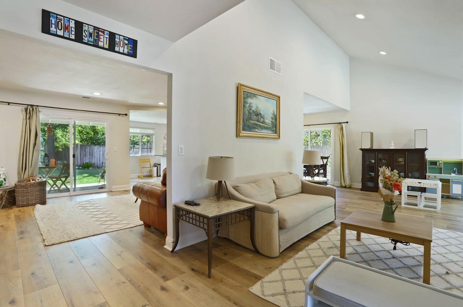 6785 Land Park Dr, Sacramento CA  95831-2879 exterior