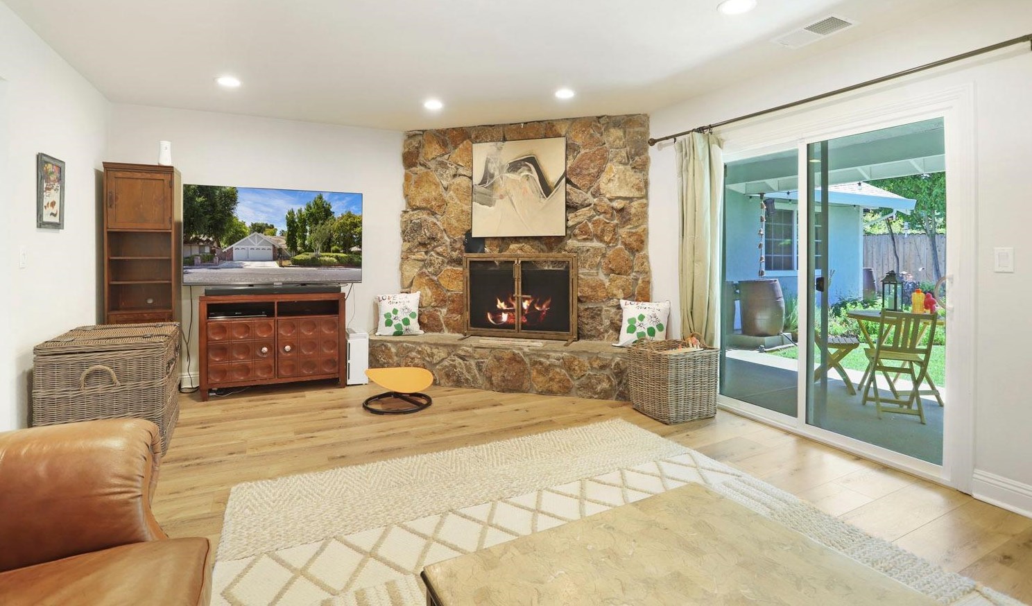 6785 Land Park Dr, Sacramento CA  95831-2879 exterior