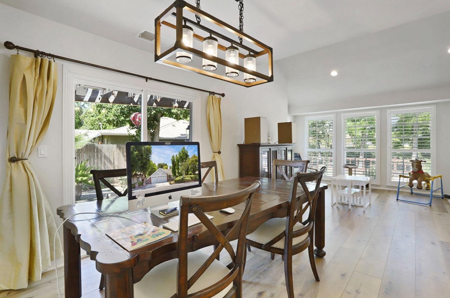 6785 Land Park Dr, Sacramento CA  95831-2879 exterior