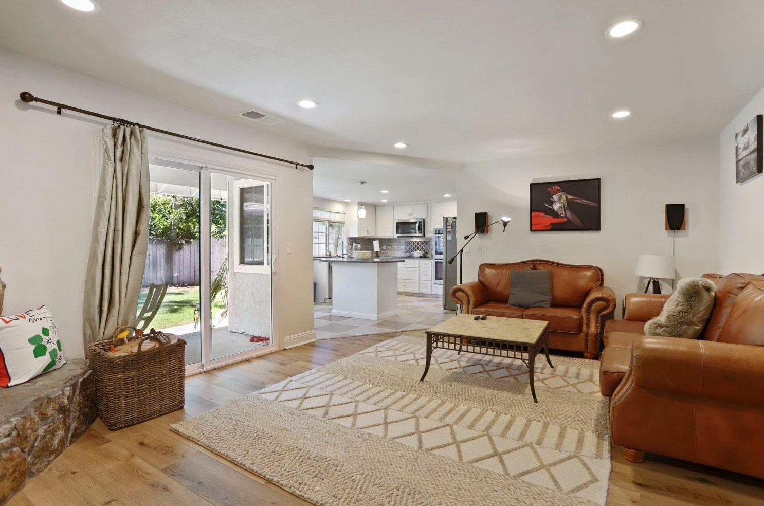 6785 Land Park Dr, Sacramento CA  95831-2879 exterior