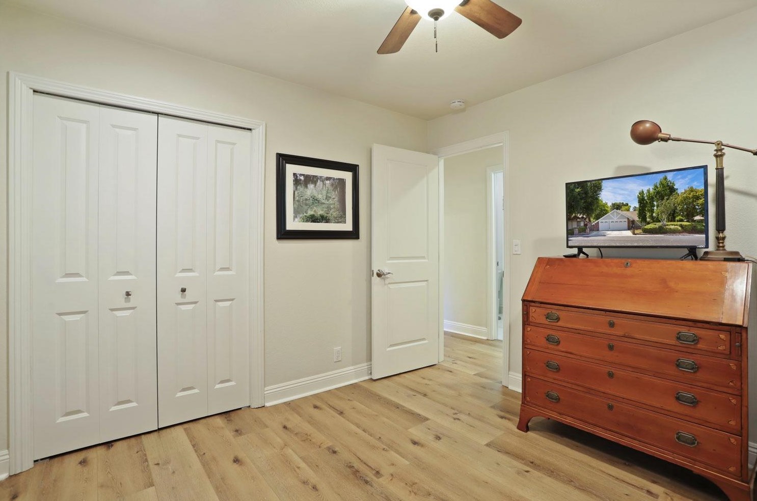6785 Land Park Dr, Sacramento CA  95831-2879 exterior
