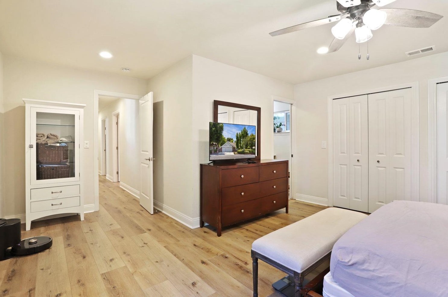 6785 Land Park Dr, Sacramento CA  95831-2879 exterior
