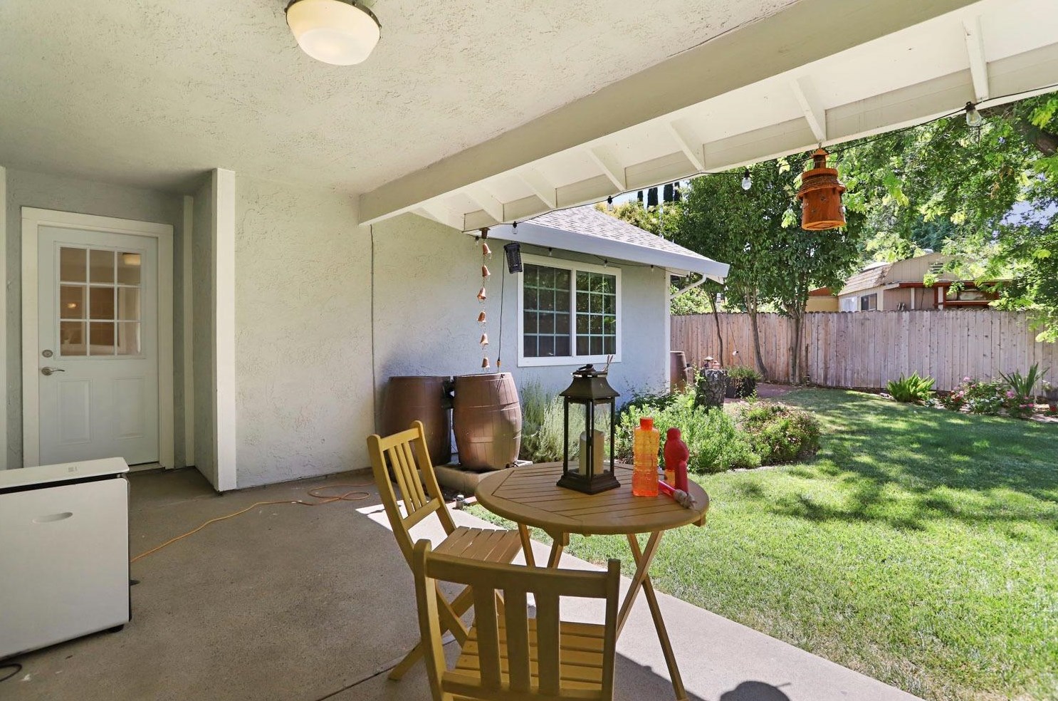 6785 Land Park Dr, Sacramento CA  95831-2879 exterior