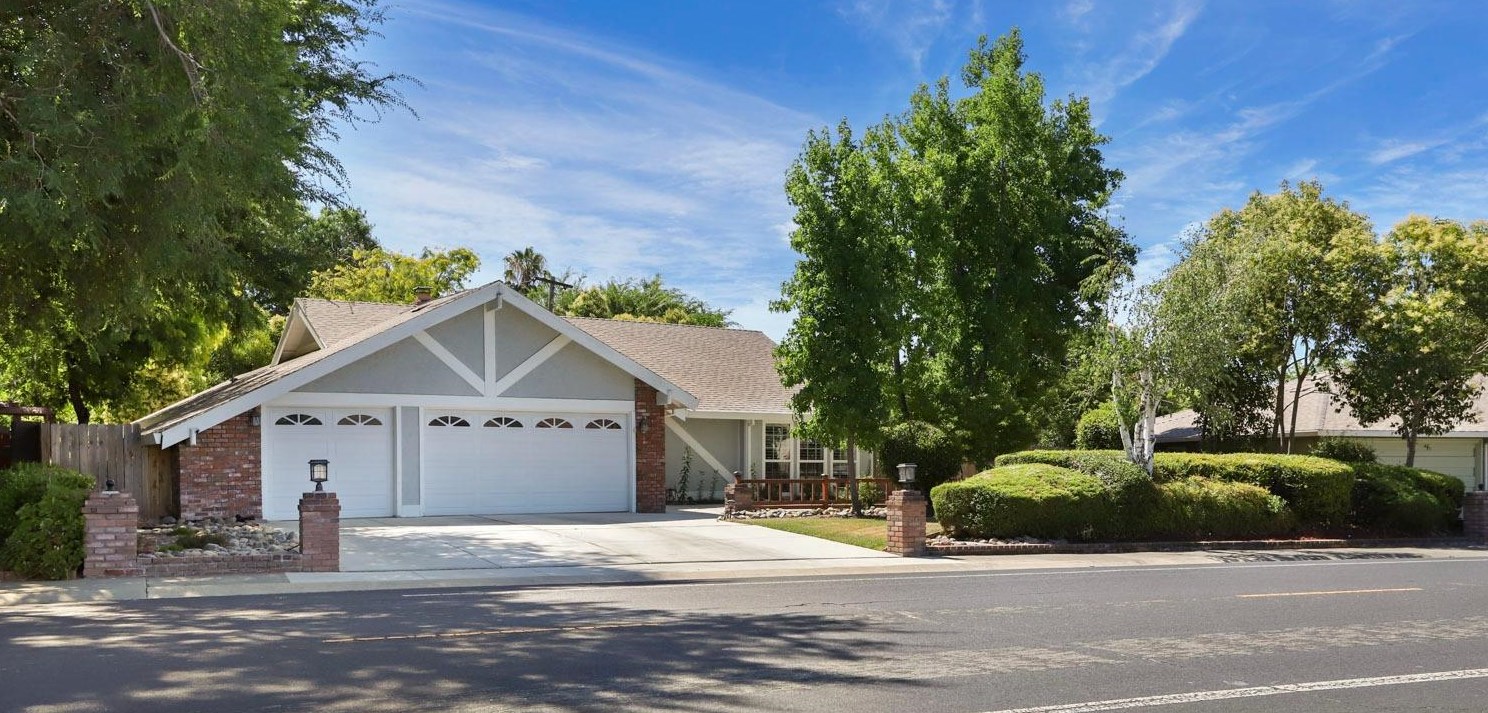 6785 Land Park Dr, Sacramento CA  95831-2879 exterior