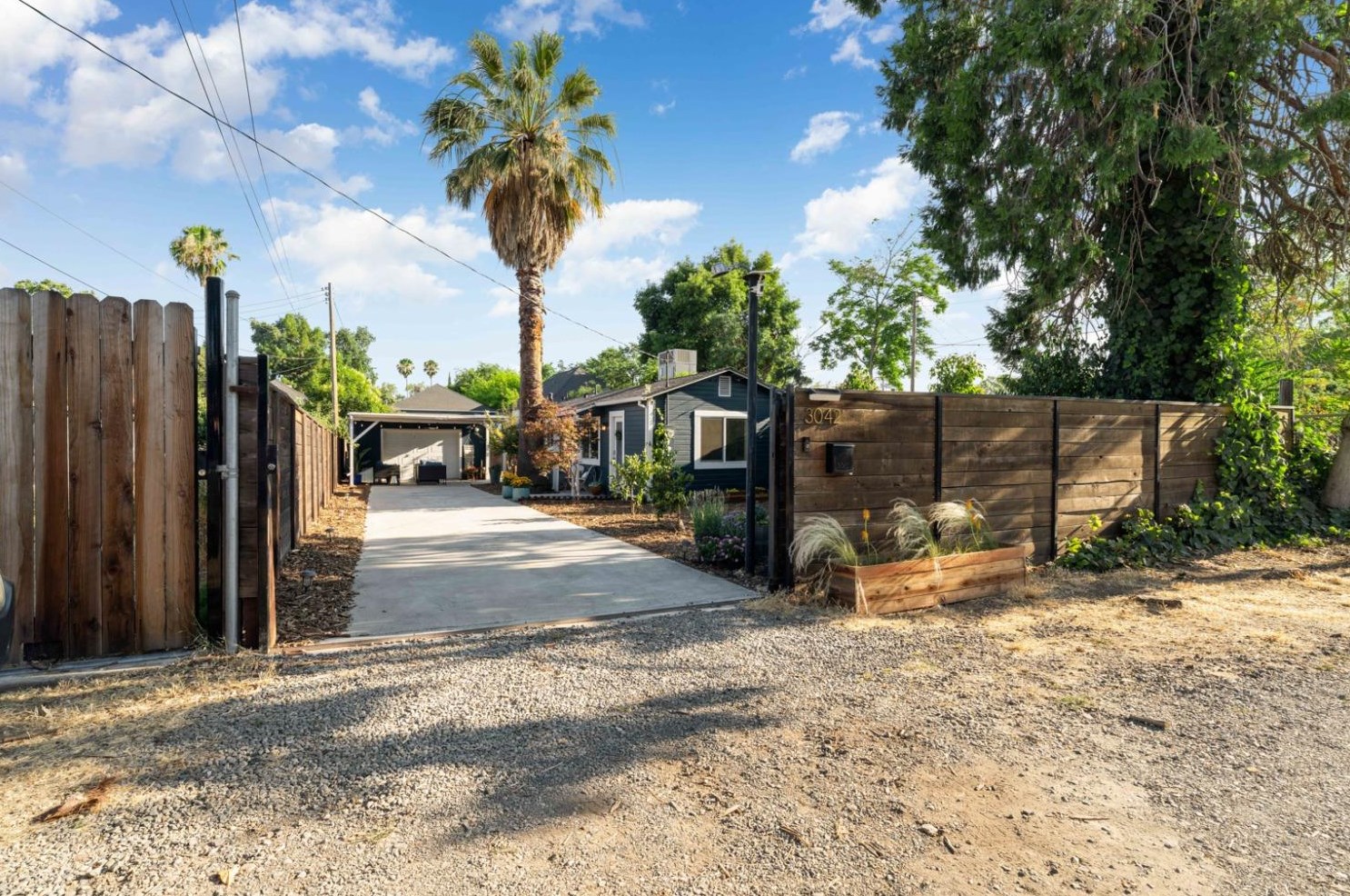 3042 7th Ave, Sacramento CA  95817-3267 exterior