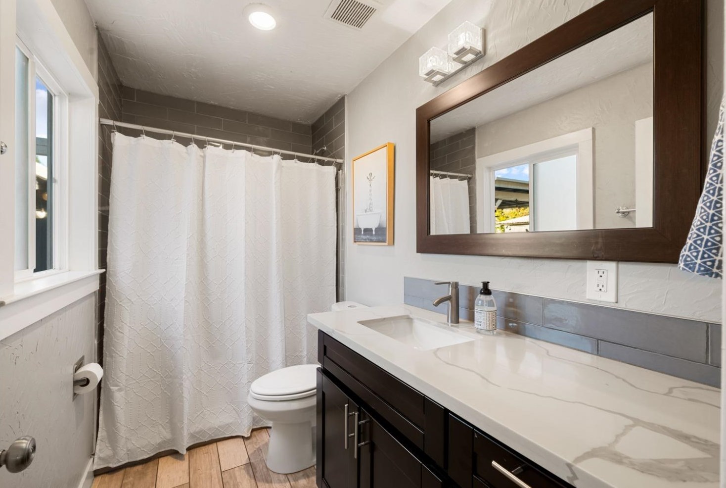 3042 7th Ave, Sacramento CA  95817-3267 exterior