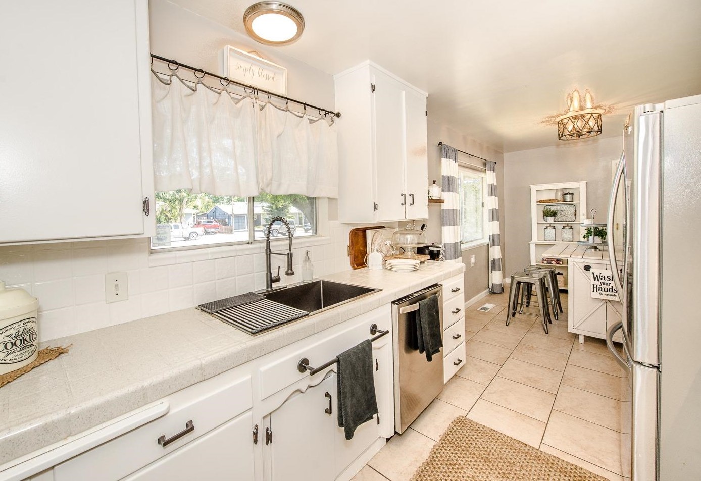 726 Gibson Rd, Woodland CA  95695-4847 exterior