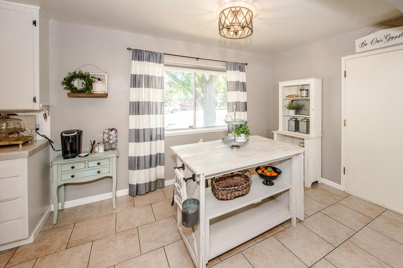 726 Gibson Rd, Woodland CA  95695-4847 exterior