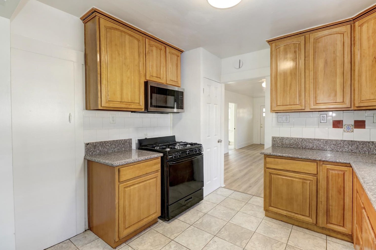 654 Santiago Ave, Sacramento CA  95815-2429 exterior