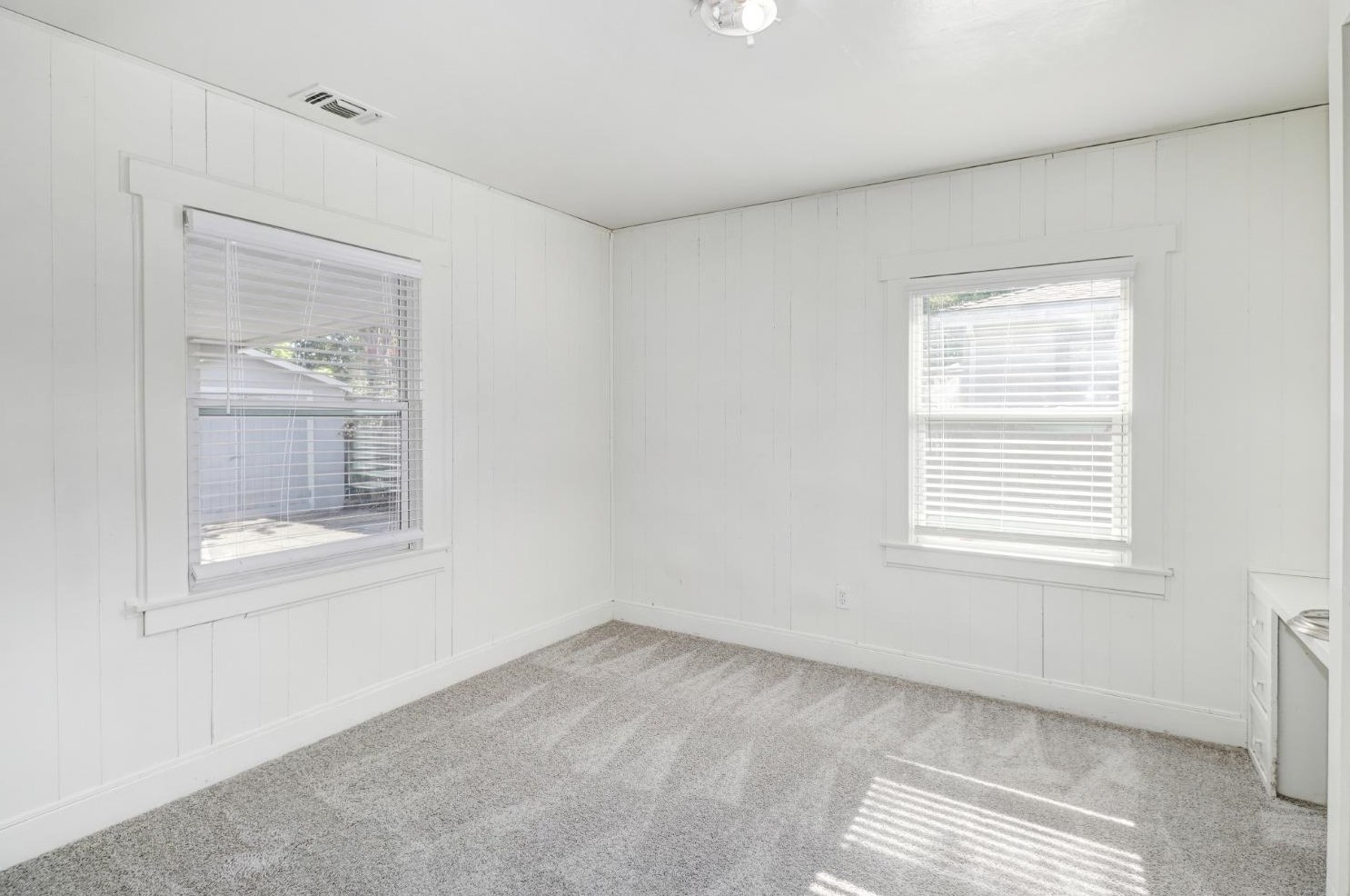 654 Santiago Ave, Sacramento CA  95815-2429 exterior