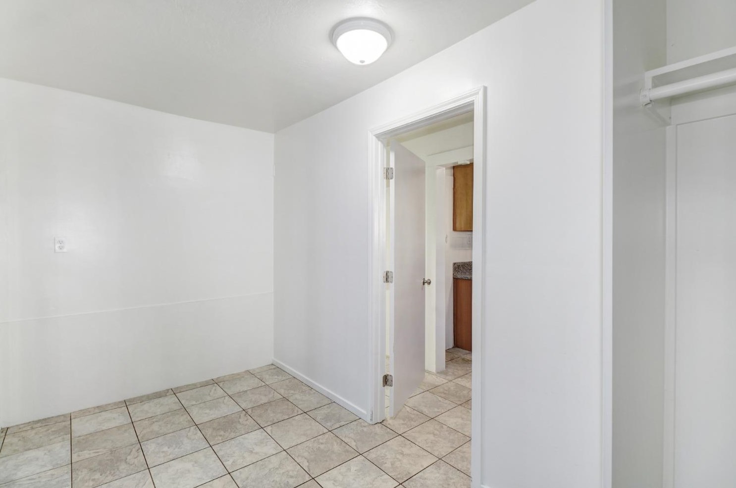 654 Santiago Ave, Sacramento CA  95815-2429 exterior
