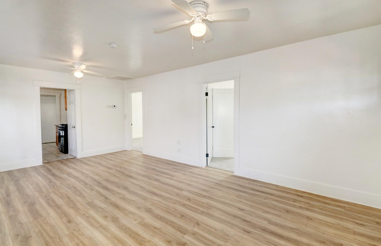 654 Santiago Ave, Sacramento CA  95815-2429 exterior