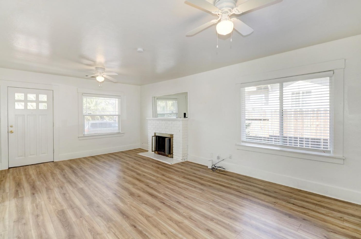 654 Santiago Ave, Sacramento CA  95815-2429 exterior
