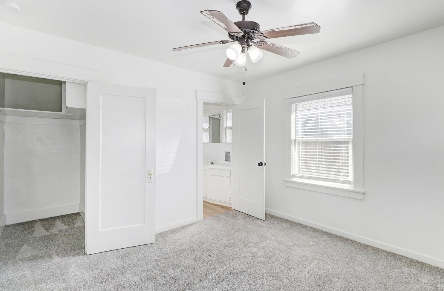654 Santiago Ave, Sacramento CA  95815-2429 exterior