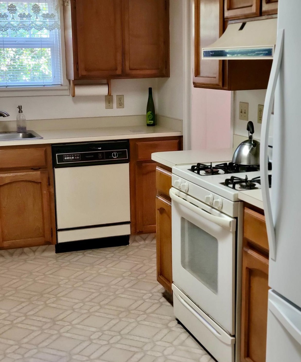 126 Minaret Ave, Turlock CA 95380-4162 exterior