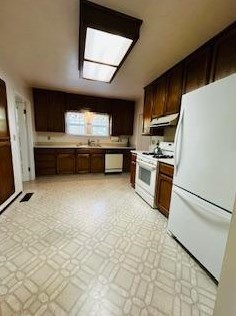 126 Minaret Ave, Turlock CA 95380-4162 exterior