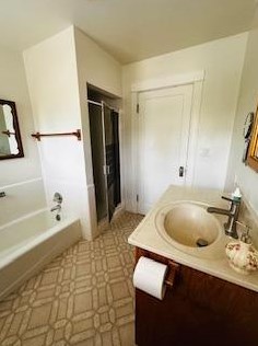 126 Minaret Ave, Turlock CA 95380-4162 exterior