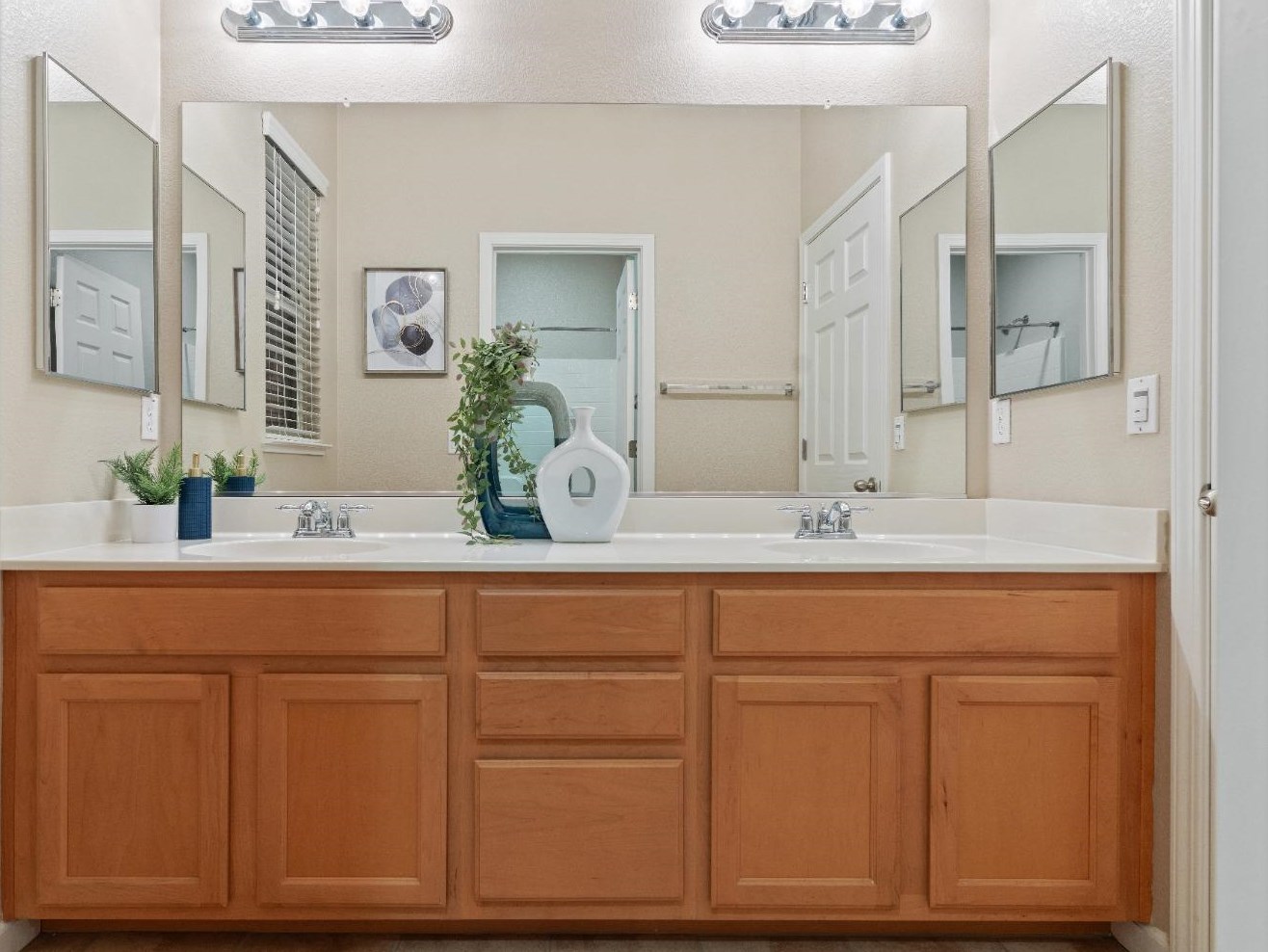 8206 Crystal Walk Cir, Elk Grove CA  95758-8081 exterior