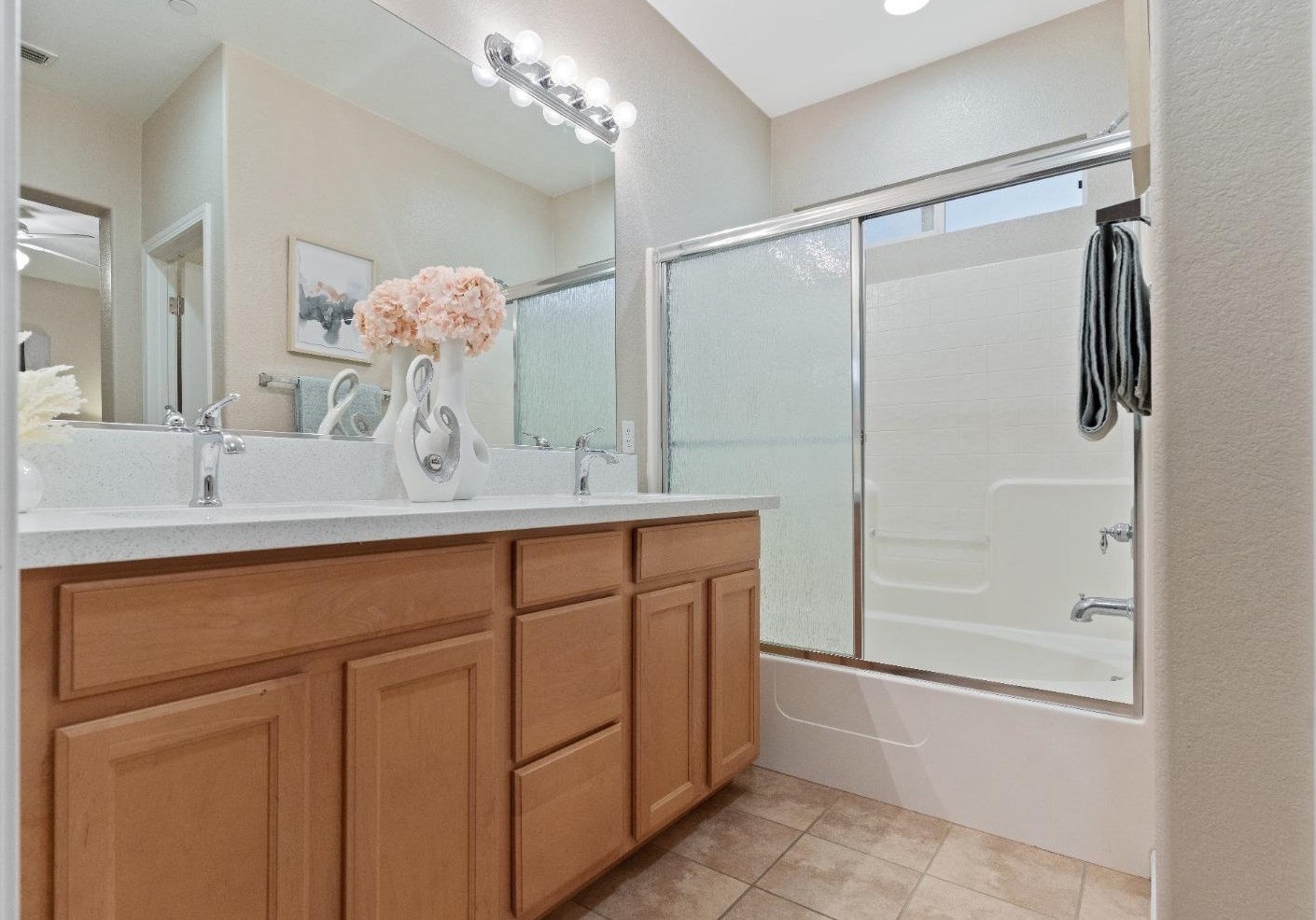 8206 Crystal Walk Cir, Elk Grove CA  95758-8081 exterior