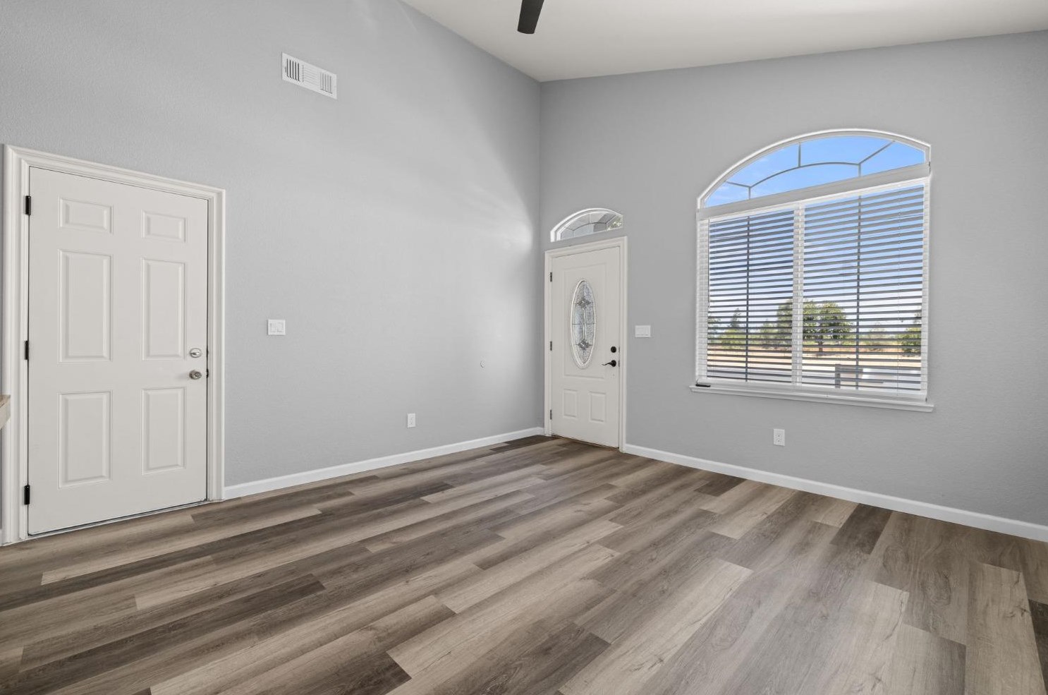 1444 Bell Ave, Sacramento CA  95838-2806 exterior