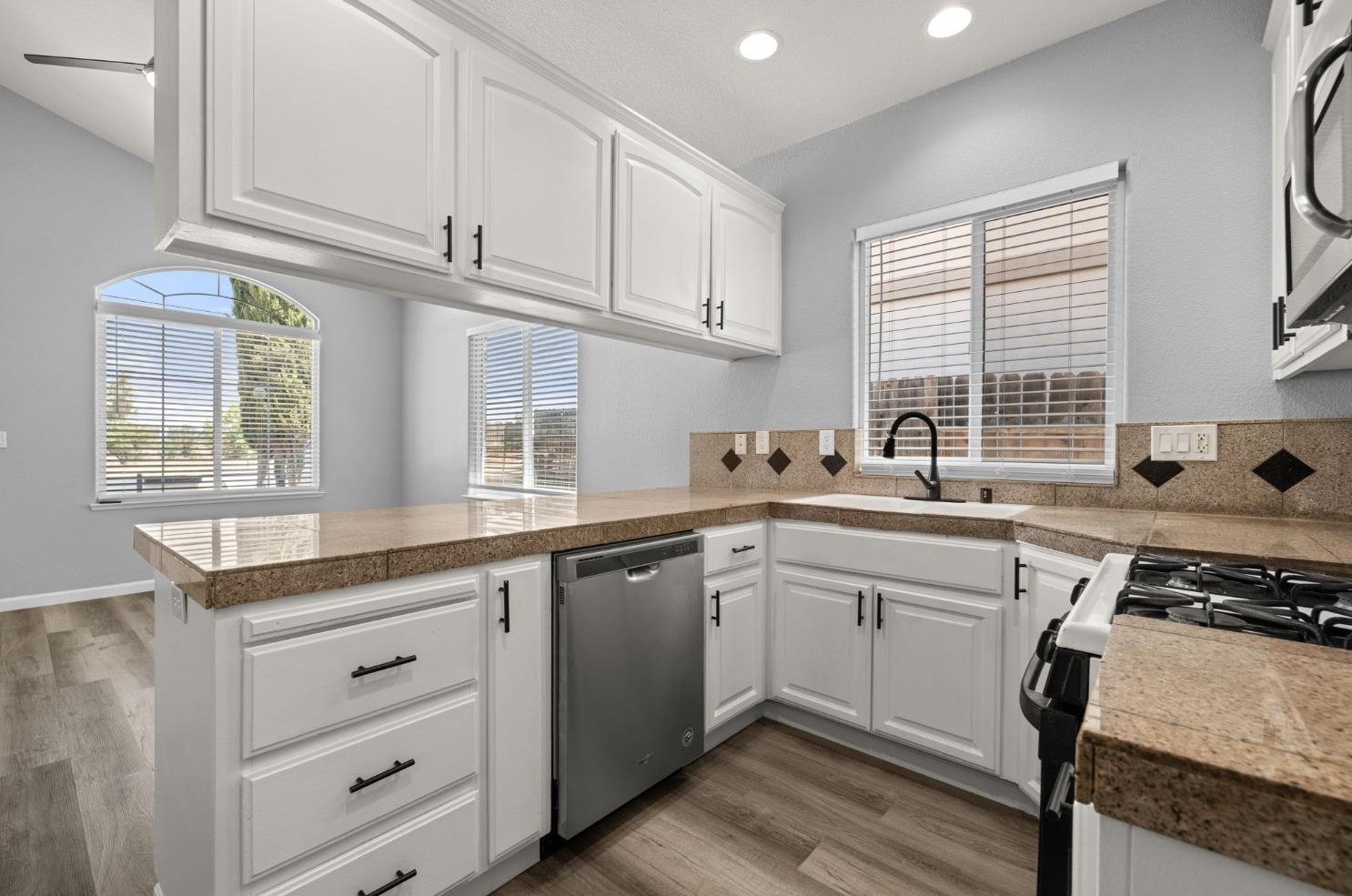 1444 Bell Ave, Sacramento CA  95838-2806 exterior
