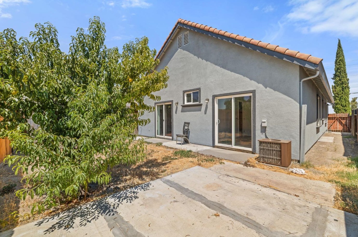 1444 Bell Ave, Sacramento CA  95838-2806 exterior