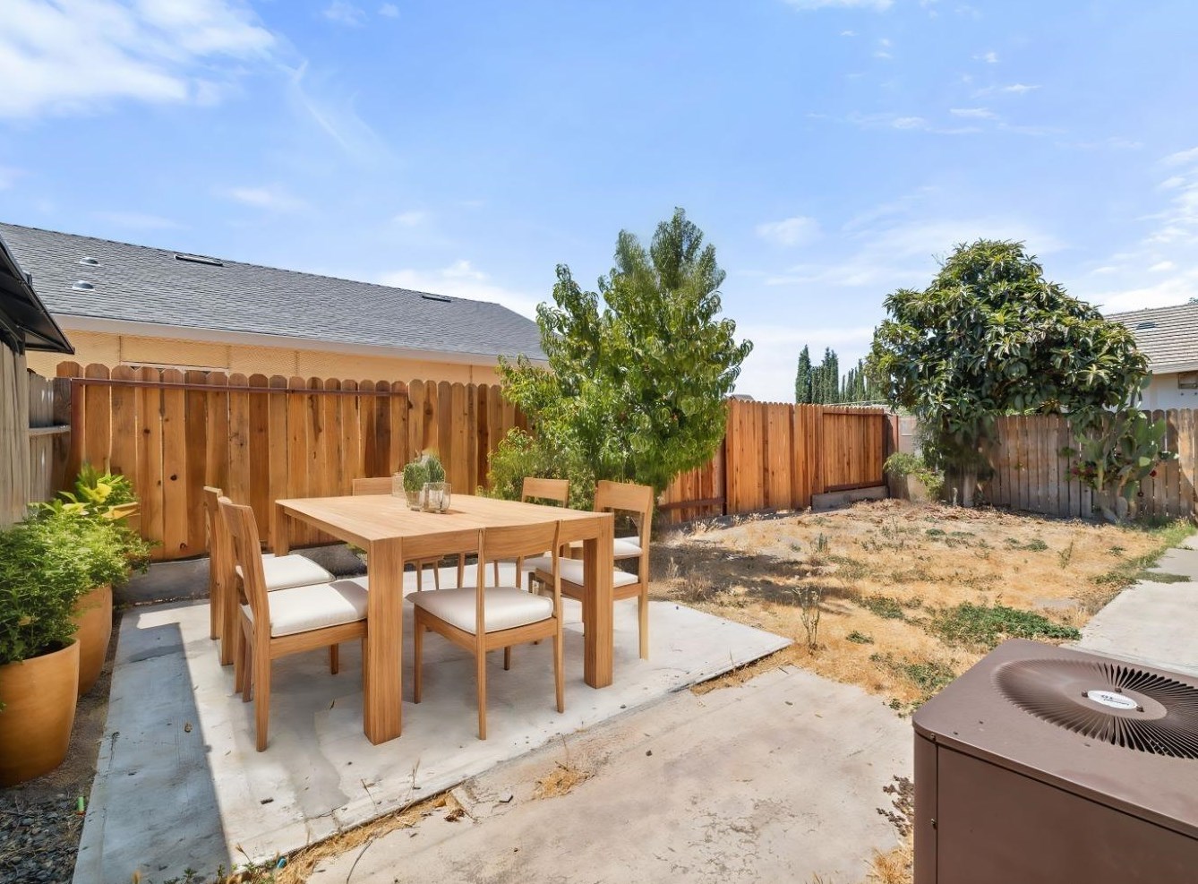 1444 Bell Ave, Sacramento CA  95838-2806 exterior