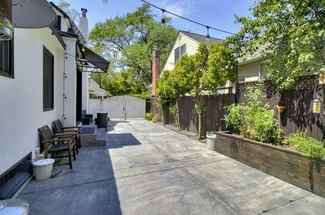 1515 41st St, Sacramento CA  95819-4042 exterior