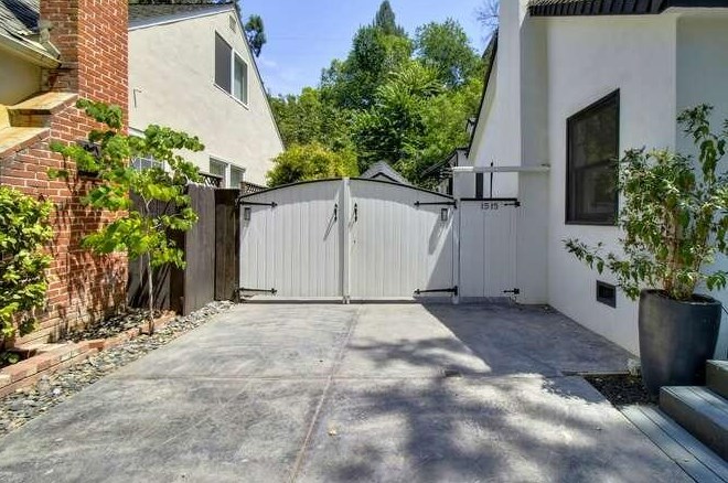 1515 41st St, Sacramento CA  95819-4042 exterior