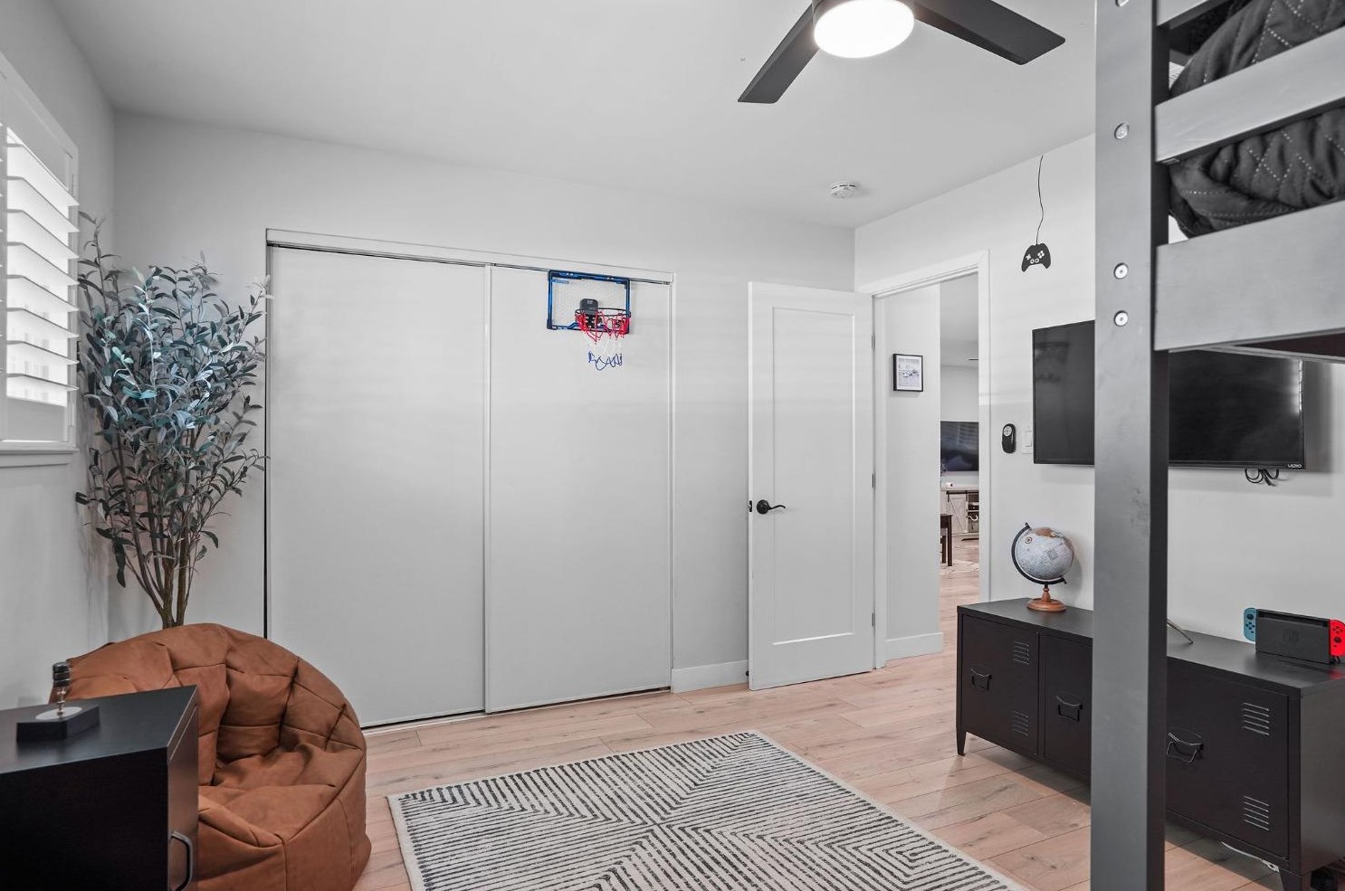 6290 14th St, Sacramento CA  95831-1806 exterior