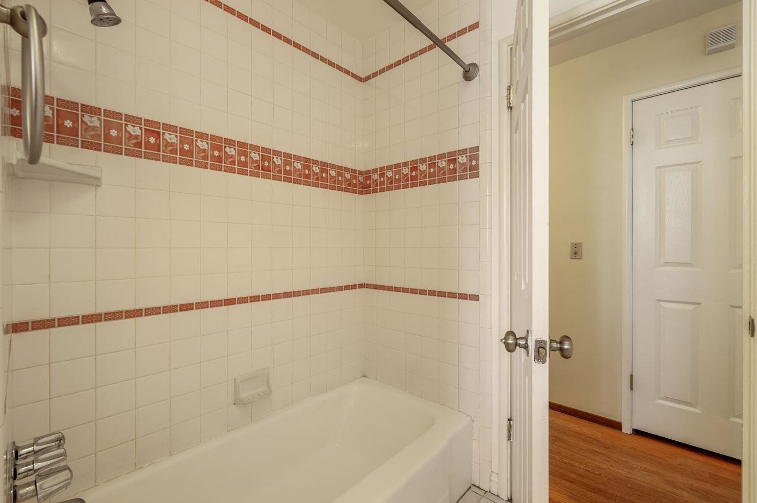 2441 El Camino Dr, Turlock CA  95380-3609 exterior