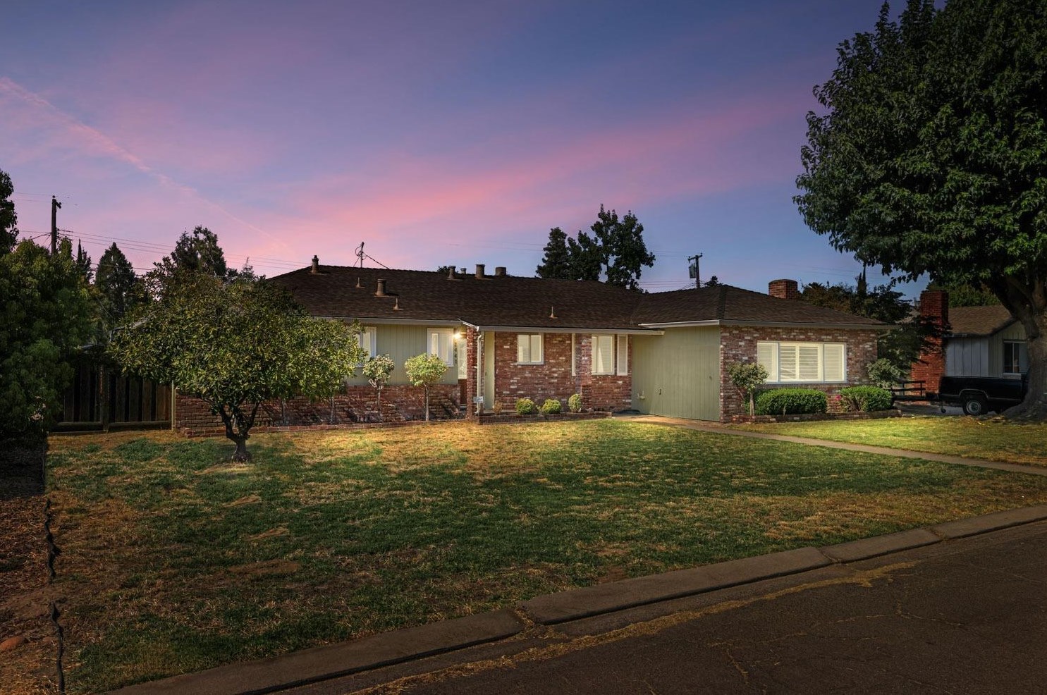 2441 El Camino Dr, Turlock CA  95380-3609 exterior