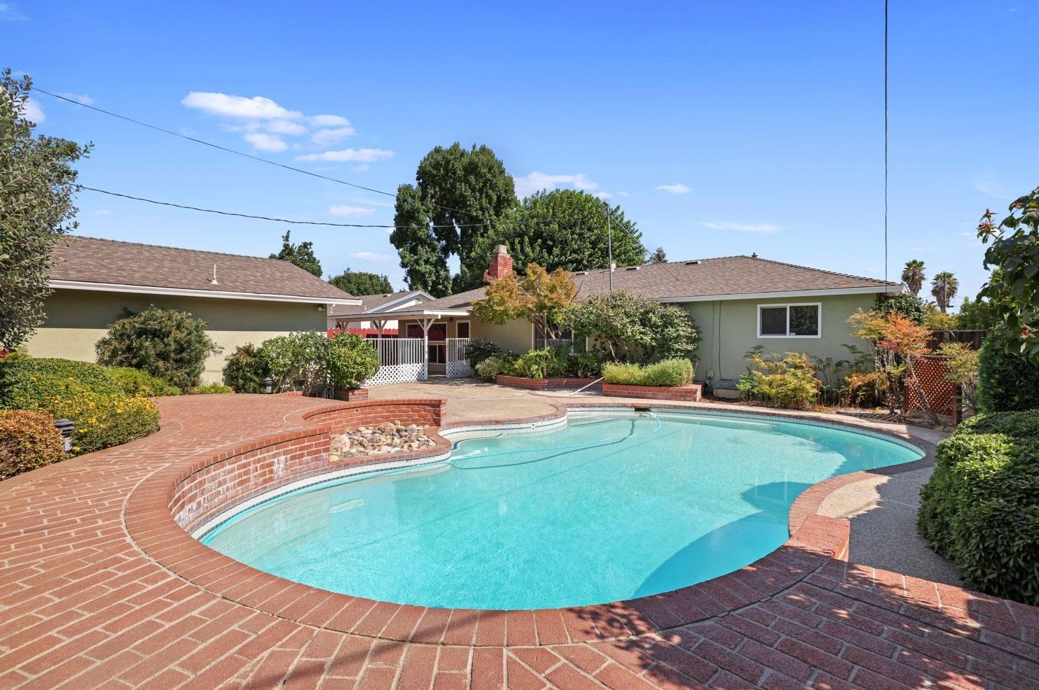 2441 El Camino Dr, Turlock CA  95380-3609 exterior