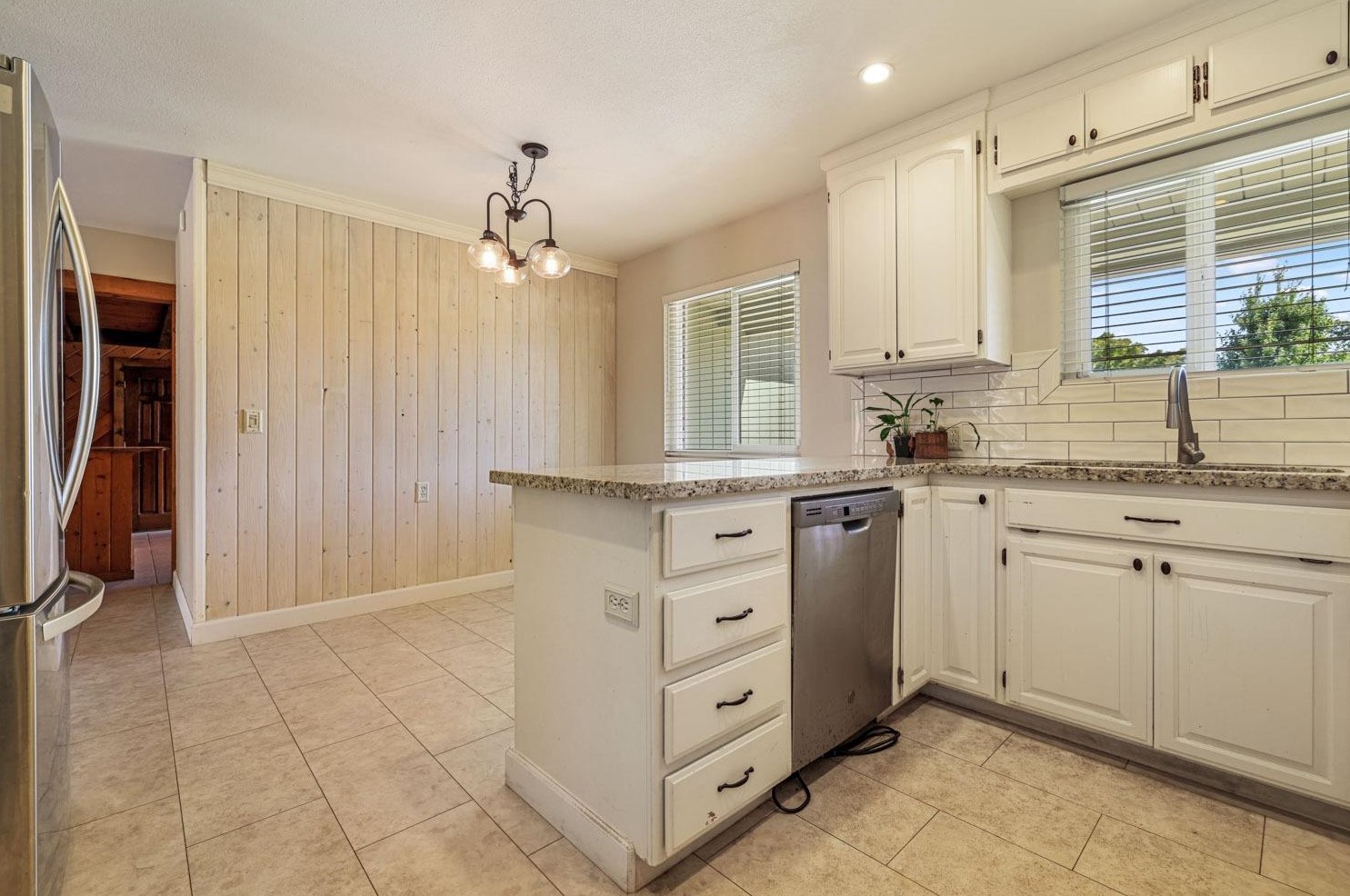 2441 El Camino Dr, Turlock CA  95380-3609 exterior