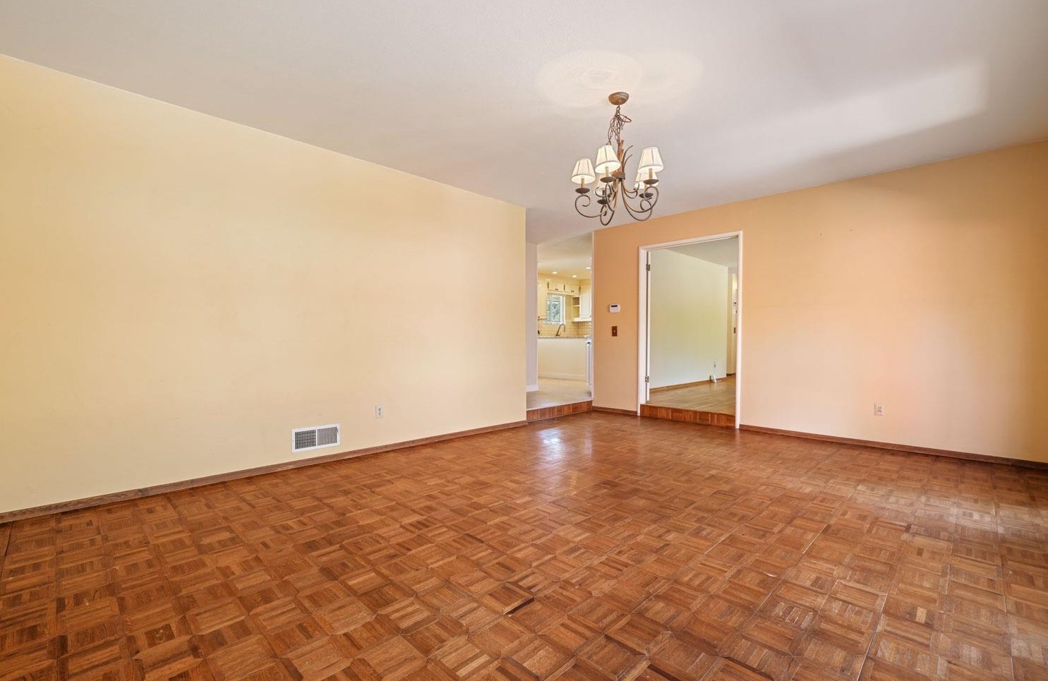 2441 El Camino Dr, Turlock CA  95380-3609 exterior