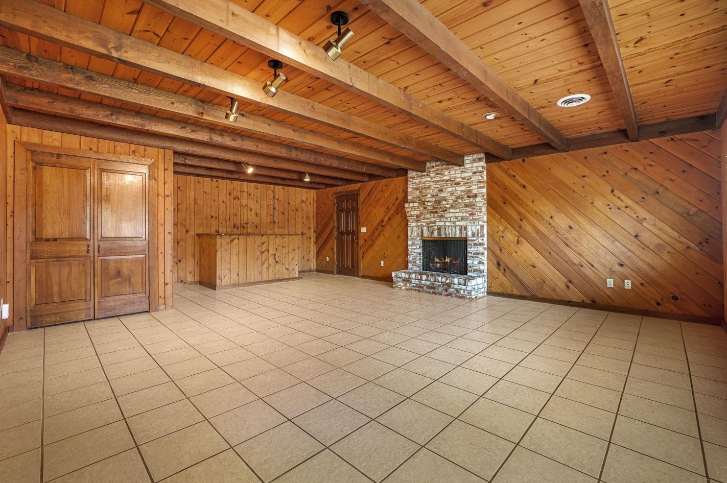 2441 El Camino Dr, Turlock CA  95380-3609 exterior