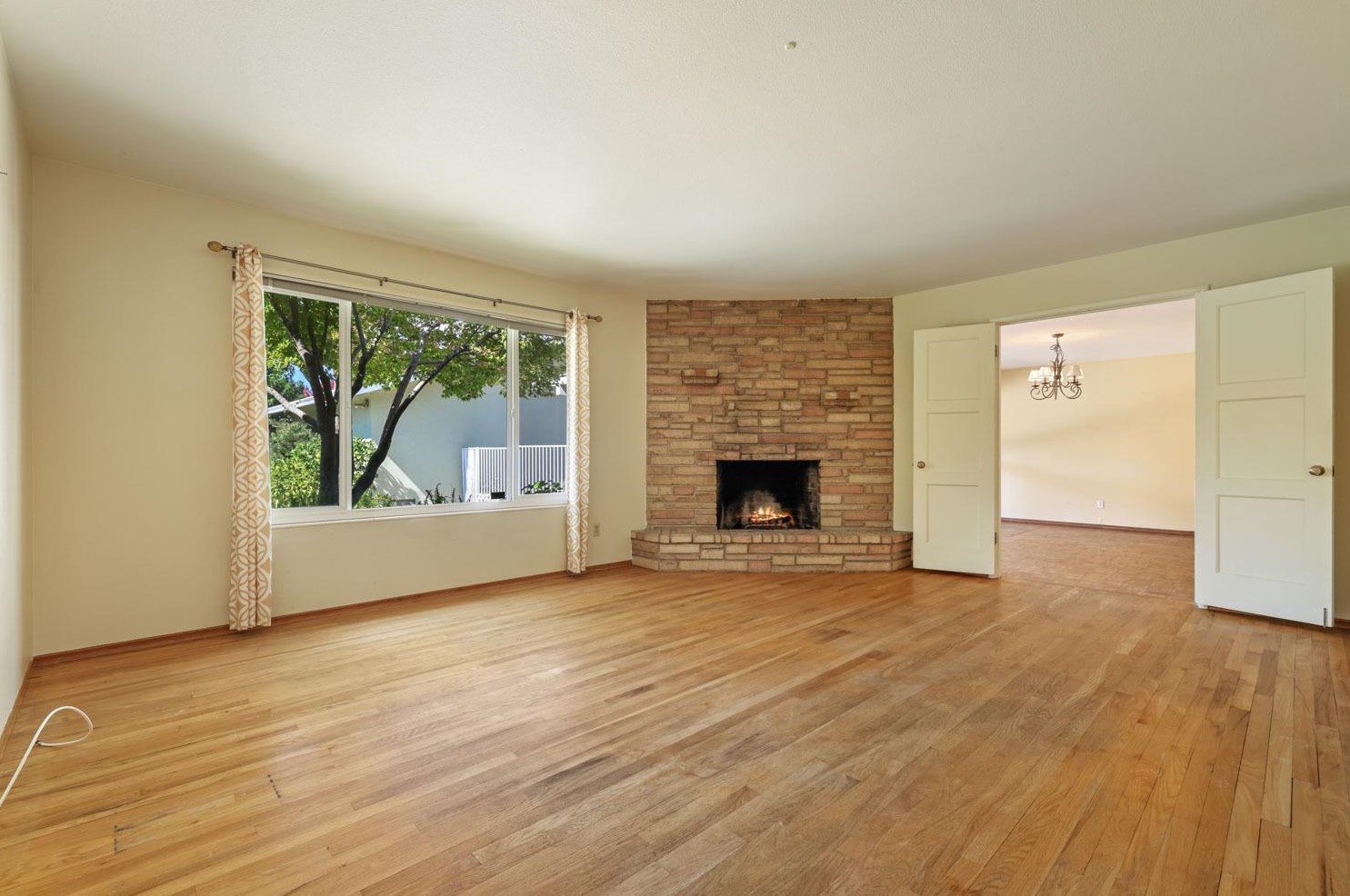 2441 El Camino Dr, Turlock CA  95380-3609 exterior