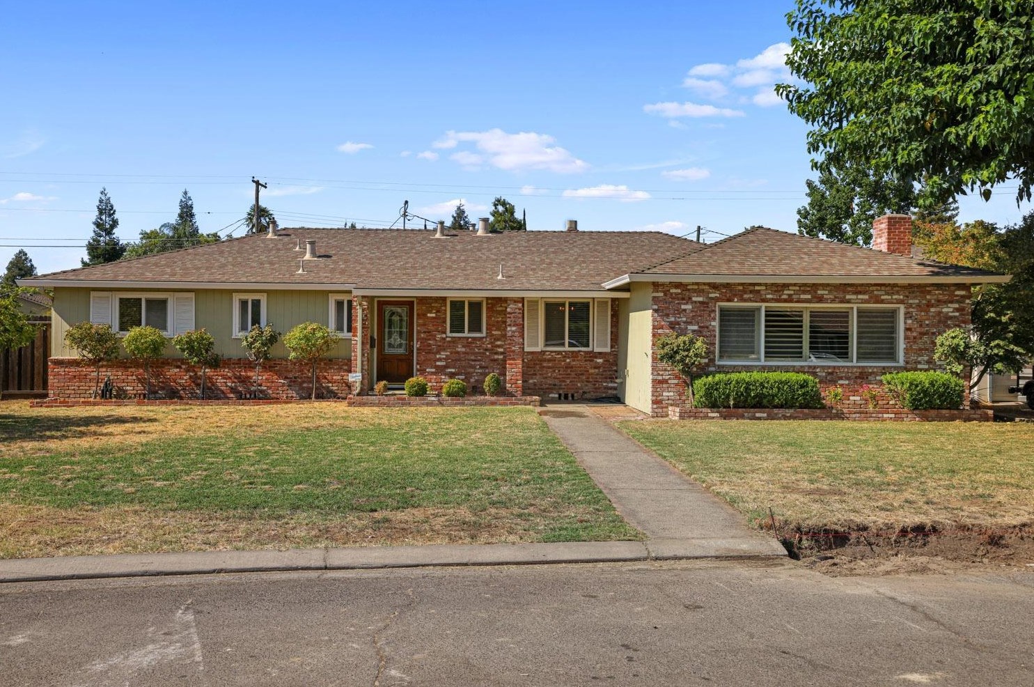 2441 El Camino Dr, Turlock CA  95380-3609 exterior