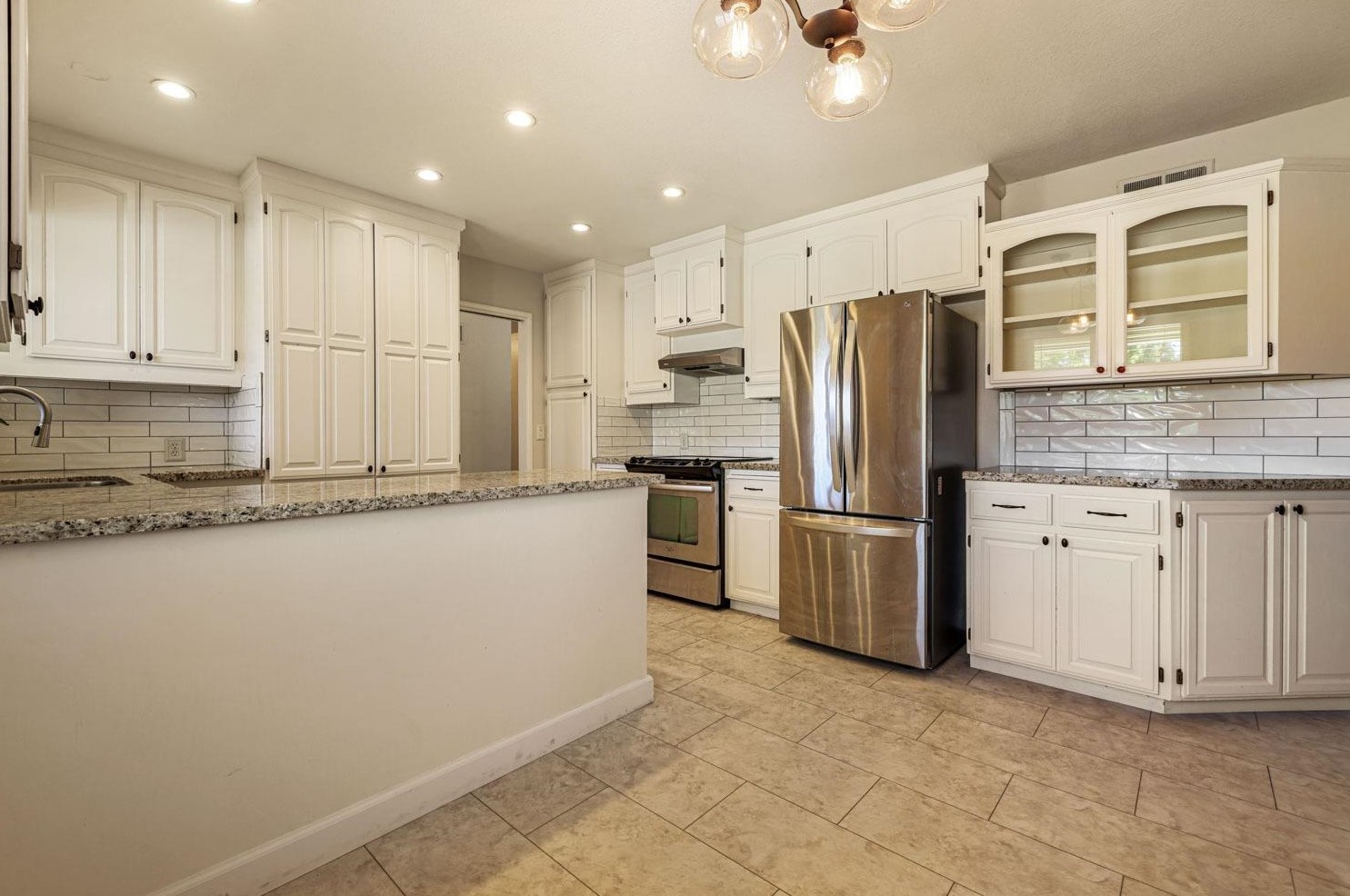 2441 El Camino Dr, Turlock CA  95380-3609 exterior