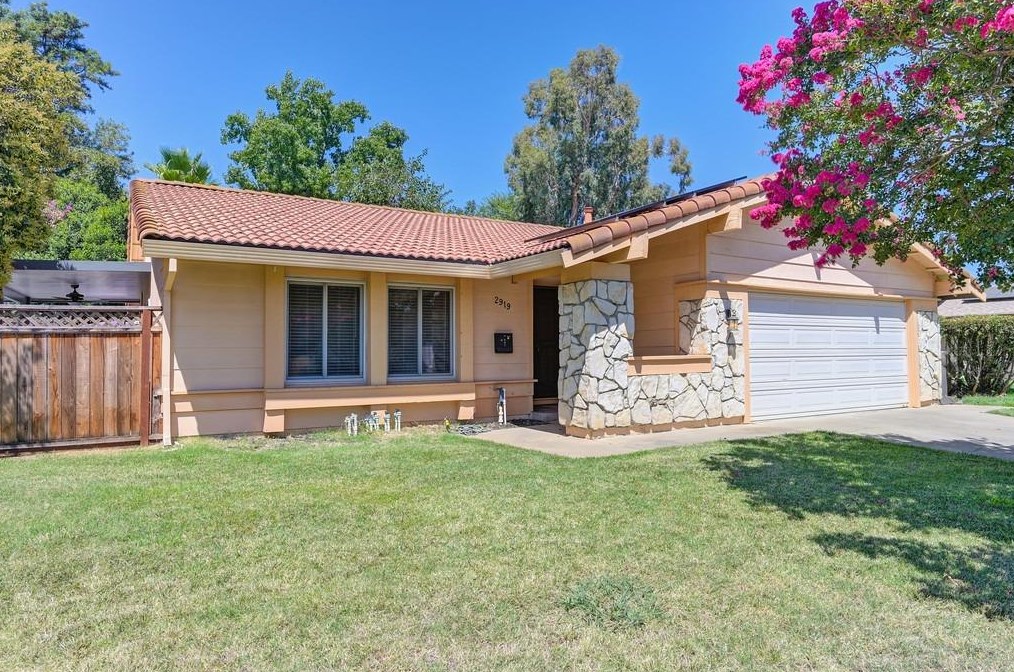 2919 Camarillo Dr, Sacramento CA  95833-1732 exterior
