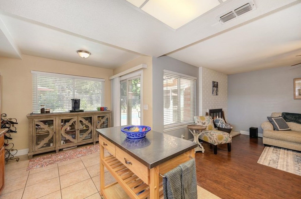 2919 Camarillo Dr, Sacramento CA  95833-1732 exterior
