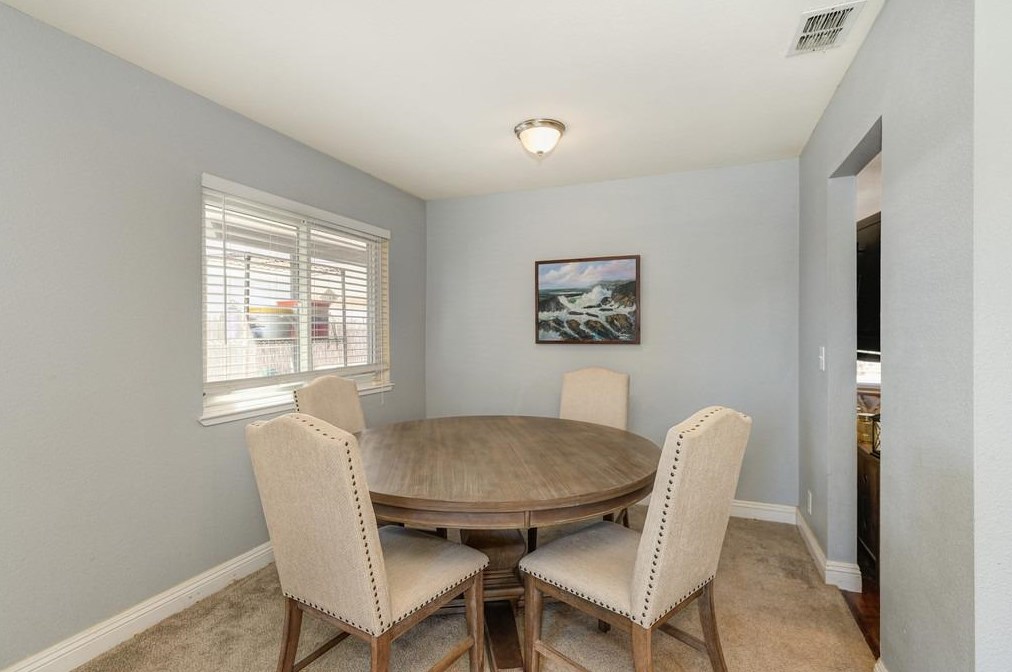 2919 Camarillo Dr, Sacramento CA  95833-1732 exterior