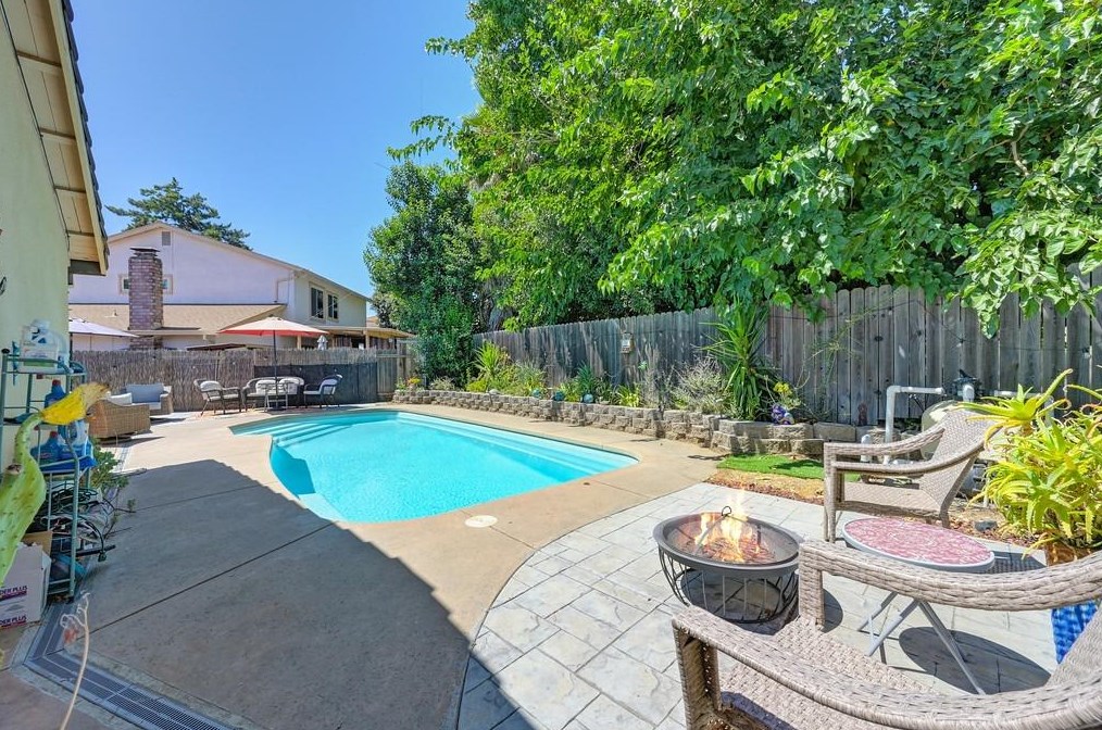 2919 Camarillo Dr, Sacramento CA  95833-1732 exterior