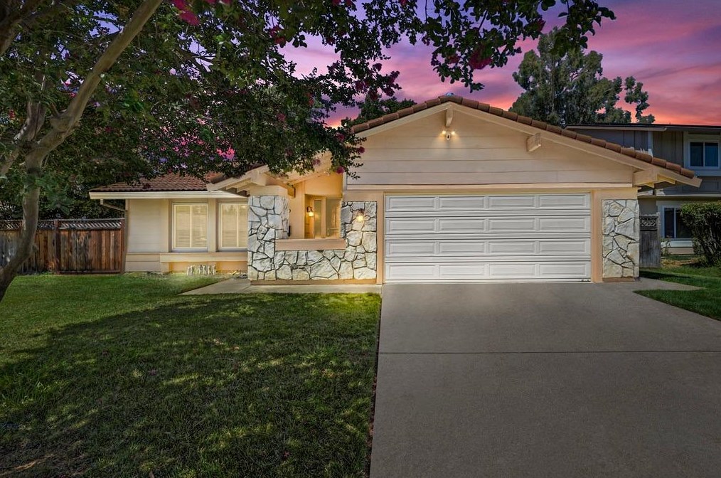 2919 Camarillo Dr, Sacramento CA  95833-1732 exterior