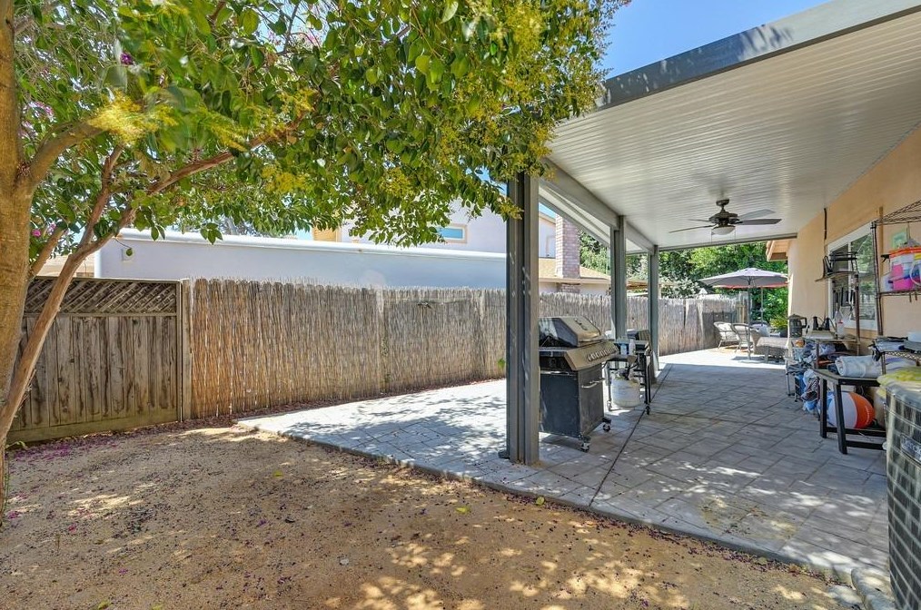 2919 Camarillo Dr, Sacramento CA  95833-1732 exterior
