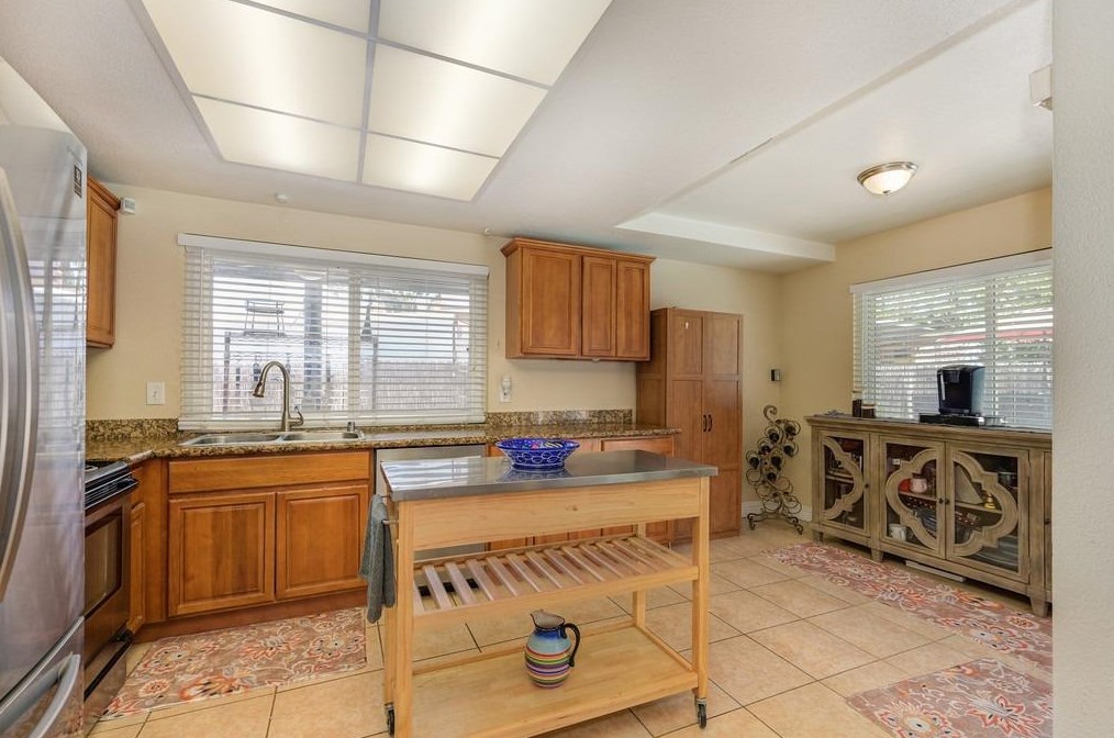 2919 Camarillo Dr, Sacramento CA  95833-1732 exterior