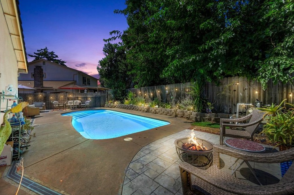 2919 Camarillo Dr, Sacramento CA  95833-1732 exterior