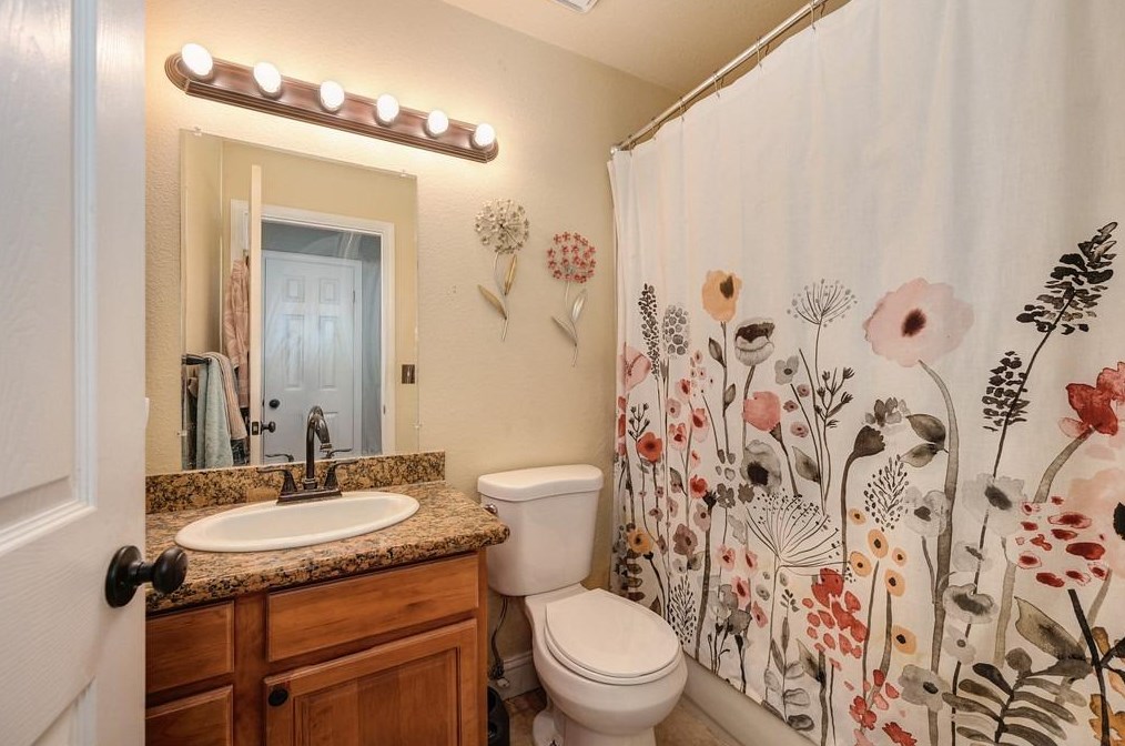 2919 Camarillo Dr, Sacramento CA  95833-1732 exterior